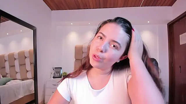 Snapshot of Lyssa_Muller chatting on 8, 10, 2025 Lyssa Muller online show from 8, 10, 2025