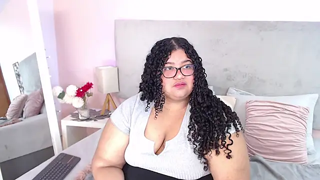 Snapshot of Miley_Collins chatting on 9, 12, 2024 Miley Collins online show from 9, 12, 2024