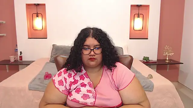 Snapshot of Miley_Collins chatting on 12, 12, 2024 Miley Collins online show from 12, 12, 2024