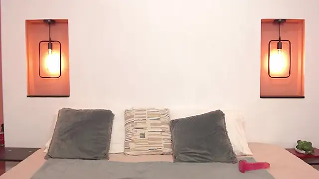 Snapshot of Miley_Collins chatting on 14, 12, 2024 Miley Collins online show from 14, 12, 2024