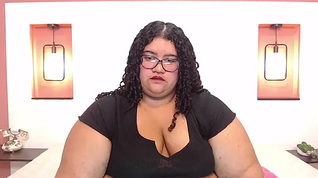 Snapshot of Miley_Collins chatting on 25, 2, 2025 Miley Collins online show from 25, 2, 2025