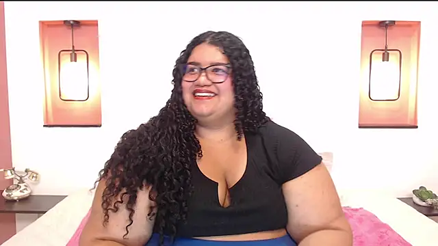 Snapshot of Miley_Collins chatting on 28, 2, 2025 Miley Collins online show from 28, 2, 2025