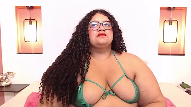 Snapshot of Miley_Collins chatting on 18, 3, 2025 Miley Collins online show from 18, 3, 2025