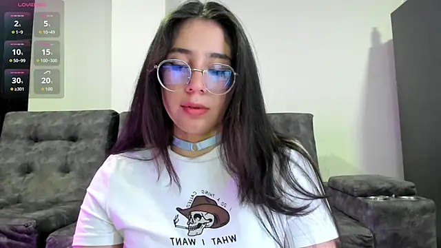 emmadiaz1 online show from 10, 10, 2025