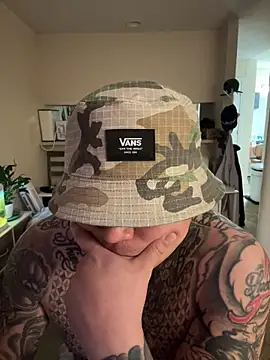 Snapshot of supertattsdave chatting on 5, 3, 2026 supertattsdave online show from 5, 3, 2026