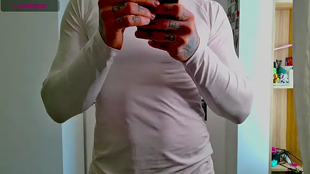 Snapshot of white_King9999 chatting on 3, 2, 2026 white King9999 online show from 3, 2, 2026