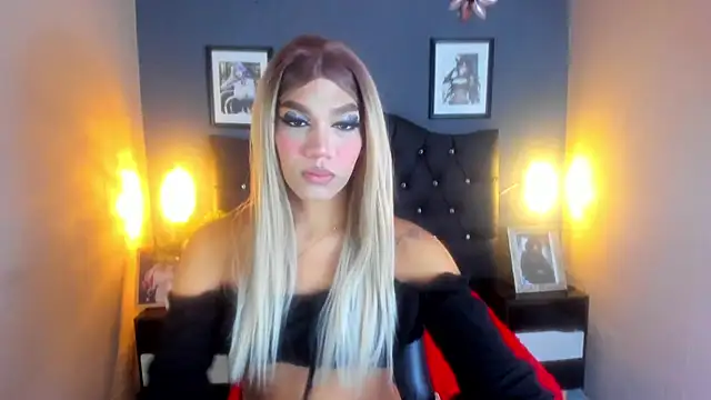 Snapshot of Sara-Smith- chatting on 25, 9, 2025 Sara-Smith- online show from 25, 9, 2025