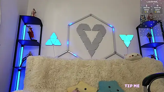 littlevixen18 online show from 5, 11, 2025