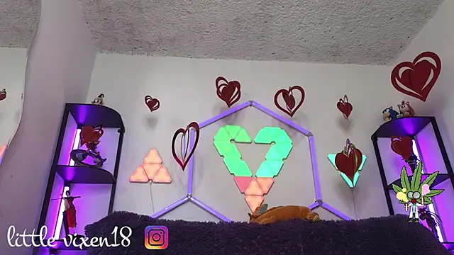 littlevixen18 online show from 21, 3, 2026