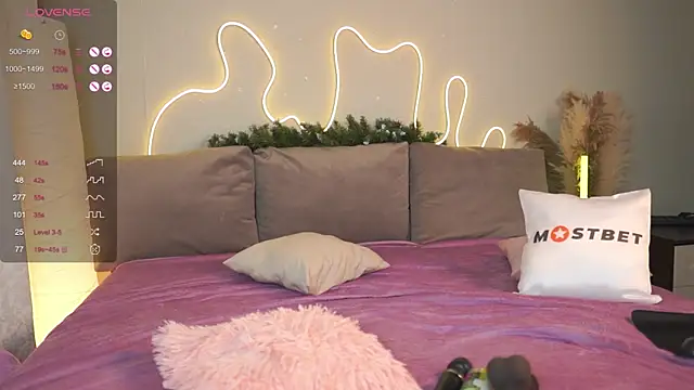 Chloeromantic online show from 10, 1, 2025