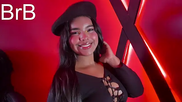 Snapshot of zoe_roux21 chatting on 4, 10, 2025 zoe roux21 online show from 4, 10, 2025