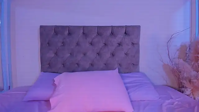 zoe roux21 online show from 15, 10, 2025