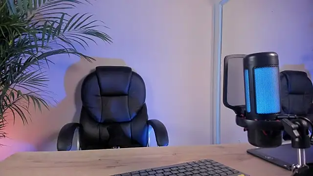 zoe roux21 online show from 13, 2, 2026