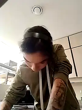 Snapshot of scarlet_castro chatting on 4, 11, 2025 scarlet castro online show from 4, 11, 2025