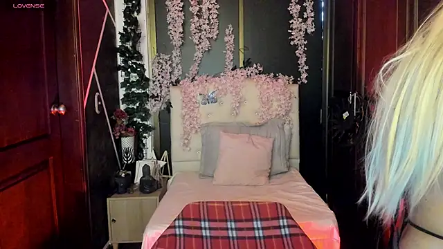 SexyNaf online show from 8, 9, 2025