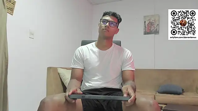 Snapshot of Darren_hot2 chatting on 9, 1, 2025 Darren hot2 online show from 9, 1, 2025