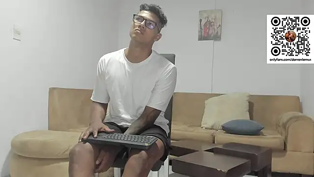 Snapshot of Darren_hot2 chatting on 24, 1, 2025 Darren hot2 online show from 24, 1, 2025
