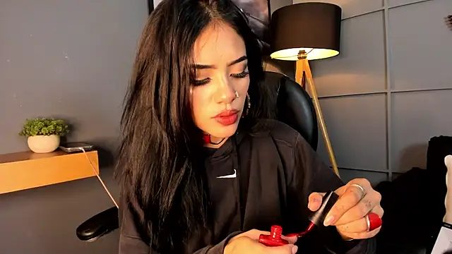 Giovanna oliveira online show from 13, 1, 2025