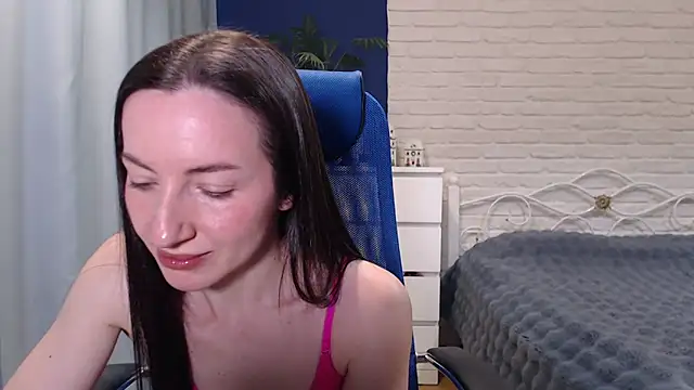 Snapshot of RailyMellow chatting on 10, 6, 2026 RailyMellow online show from 10, 6, 2026