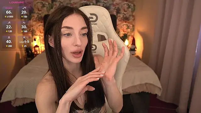 Alice Arwen online show from 5, 1, 2025