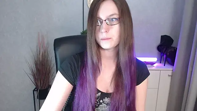 emmaxDelight online show from 22, 11, 2025