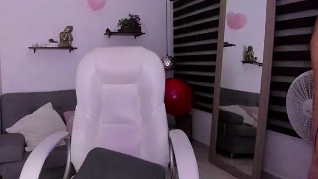 zoe turnner 18 online show from 23, 11, 2025