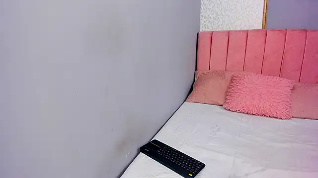 Snapshot of LARISSAEVANS chatting on 17, 12, 2024 LARISSAEVANS online show from 17, 12, 2024