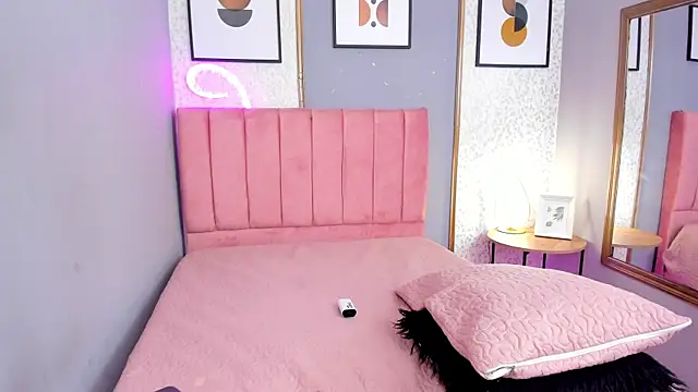 Snapshot of LARISSAEVANS chatting on 25, 1, 2025 LARISSAEVANS online show from 25, 1, 2025