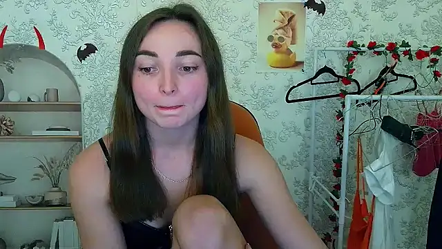  Barbie Kiss  online show from 4, 11, 2025