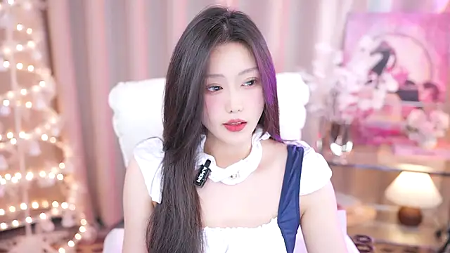 Snapshot of YINGTao-168 chatting on 24, 2, 2025 YINGTao-168 online show from 24, 2, 2025