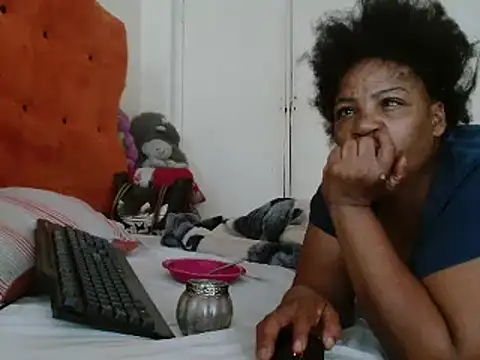 Snapshot of tinagiant chatting on 24, 1, 2025 tinagiant online show from 24, 1, 2025
