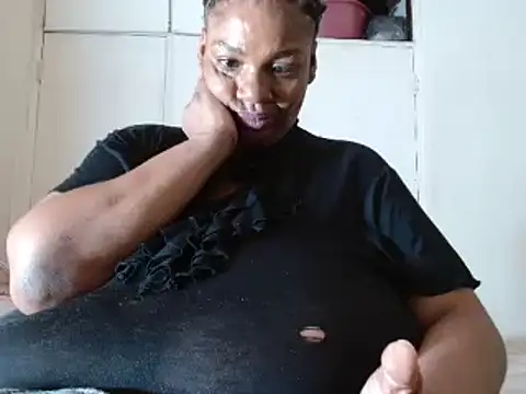 Snapshot of tinagiant chatting on 12, 3, 2025 tinagiant online show from 12, 3, 2025