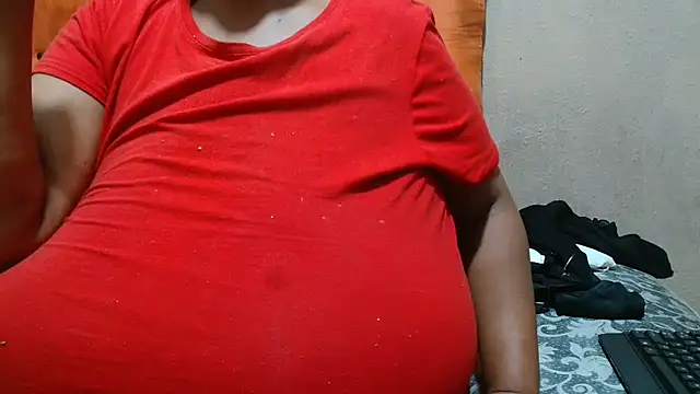 Snapshot of tinagiant chatting on 28, 9, 2025 tinagiant online show from 28, 9, 2025