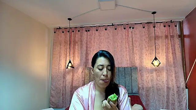 VioletaScott  online show from 15, 10, 2025