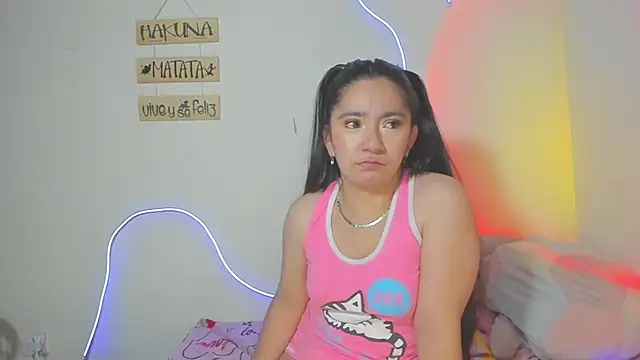 Snapshot of litle_mily_ chatting on 4, 10, 2025 litle mily online show from 4, 10, 2025