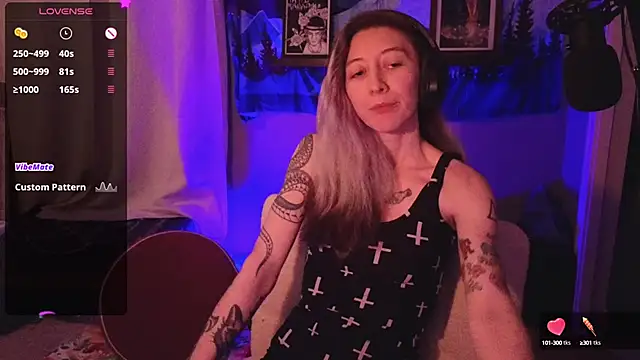 Snapshot of lovelylucyy chatting on 2, 12, 2024 lovelylucyy online show from 2, 12, 2024