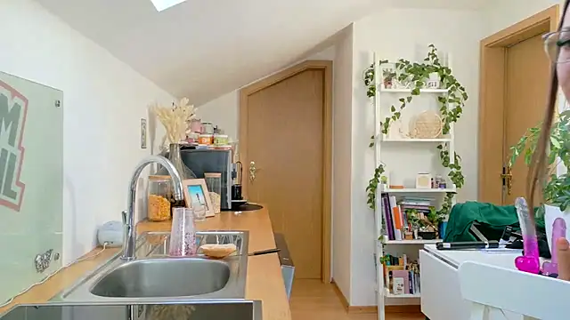 BrownieyQueen online show from 5, 3, 2025