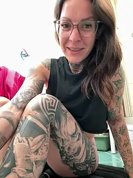 Snapshot of BrownieyQueen chatting on 18, 6, 2026 BrownieyQueen online show from 18, 6, 2026