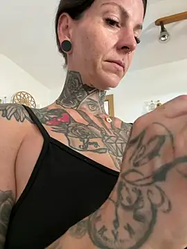 Snapshot of BrownieyQueen chatting on 29, 6, 2026 BrownieyQueen online show from 29, 6, 2026