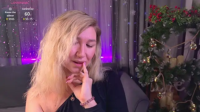 Snapshot of MilaBott chatting on 18, 12, 2024 MilaBott online show from 18, 12, 2024