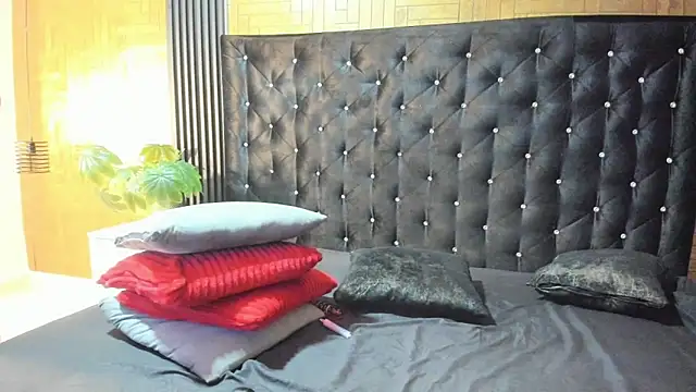 Snapshot of Laross25 chatting on 8, 5, 2026 Laross25 online show from 8, 5, 2026