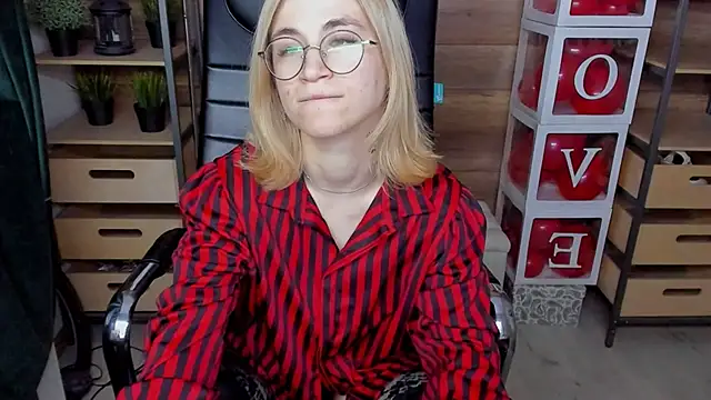 Moon13152 online show from 26, 2, 2025