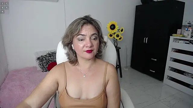 Snapshot of Chiraz_hasnaa chatting on 13, 2, 2025 Chiraz hasnaa online show from 13, 2, 2025