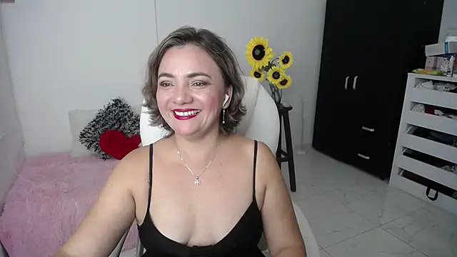 Snapshot of Chiraz_hasnaa chatting on 21, 2, 2025 Chiraz hasnaa online show from 21, 2, 2025