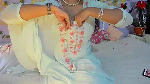Snapshot of aarjulove chatting on 19, 6, 2026 aarjulove online show from 19, 6, 2026