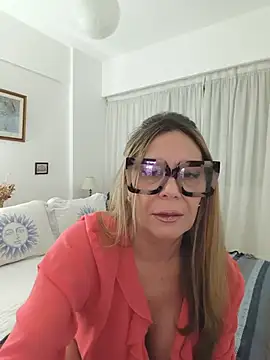 Snapshot of lolavalecuatro chatting on 18, 7, 2026 lolavalecuatro online show from 18, 7, 2026