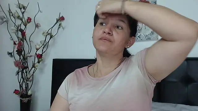 Snapshot of Angelinna_Milf chatting on 21, 12, 2024 Angelinna Milf online show from 21, 12, 2024