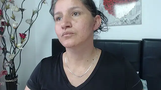 Snapshot of Angelinna_Milf chatting on 2, 1, 2025 Angelinna Milf online show from 2, 1, 2025