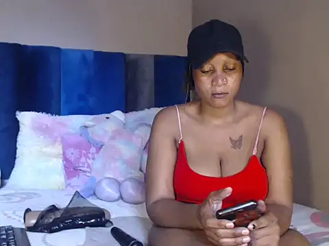 Snapshot of ROUNDDIRTYASSXX chatting on 13, 1, 2025 ROUNDDIRTYASSXX online show from 13, 1, 2025