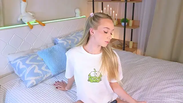 HollisBeckett online show from 5, 2, 2025